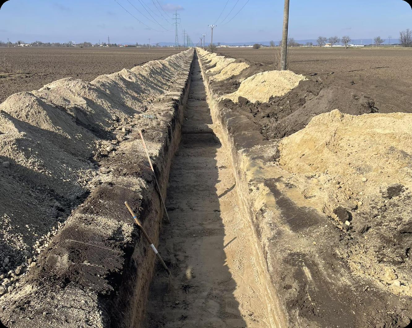 Elektro a energo montáže Nové elektrické zariadenia a vedenia, aj rekonštrukcie, vo všetkých napäťových hladinách. elektro montaze